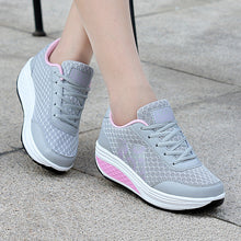 Cargar imagen en el visor de la galería, Autumn women&#39;s mesh thick-soled sports shoes
