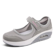 Cargar imagen en el visor de la galería, Women&#39;s Thick Sole Mesh Velcro Shoes
