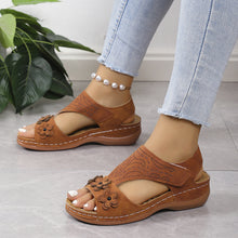 Cargar imagen en el visor de la galería, 2024 New Retro Casual Flower Wedge Women&#39;s Sandals
