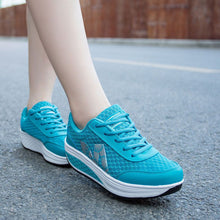 Cargar imagen en el visor de la galería, Autumn women&#39;s mesh thick-soled sports shoes
