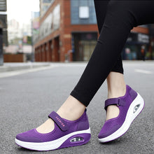 Cargar imagen en el visor de la galería, Women&#39;s Thick Sole Mesh Velcro Shoes
