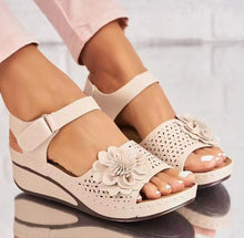 Cargar imagen en el visor de la galería, Women&#39;s Summer Hollow Flower Platform Sandals
