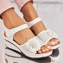 Cargar imagen en el visor de la galería, Women&#39;s Summer Hollow Flower Platform Sandals
