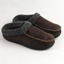 Cargar imagen en el visor de la galería, Men&#39;s Microsuede Moc Toe Clog Cuff Slipper
