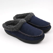 Cargar imagen en el visor de la galería, Men&#39;s Microsuede Moc Toe Clog Cuff Slipper
