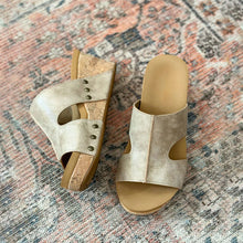 Cargar imagen en el visor de la galería, Women&#39;s clog stud sandals
