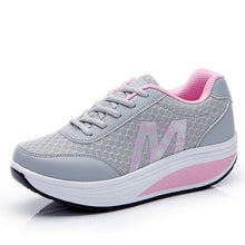 Cargar imagen en el visor de la galería, Autumn women&#39;s mesh thick-soled sports shoes
