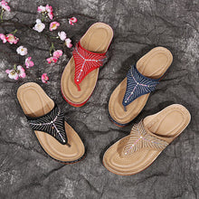 Cargar imagen en el visor de la galería, Flat lightweight rhinestone flip flops
