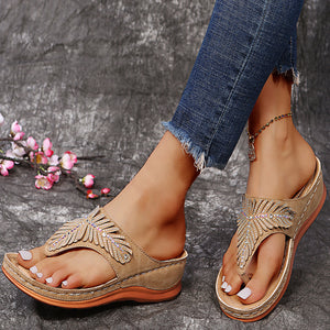 Flat lightweight rhinestone flip flops