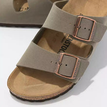 Cargar imagen en el visor de la galería, Unisex double-breasted slippers in brushed leather with cork soles
