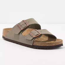 Cargar imagen en el visor de la galería, Unisex double-breasted slippers in brushed leather with cork soles
