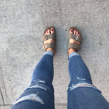 Cargar imagen en el visor de la galería, Unisex double-breasted slippers in brushed leather with cork soles
