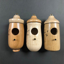 Cargar imagen en el visor de la galería, Sherem Wooden Hummingbird House
